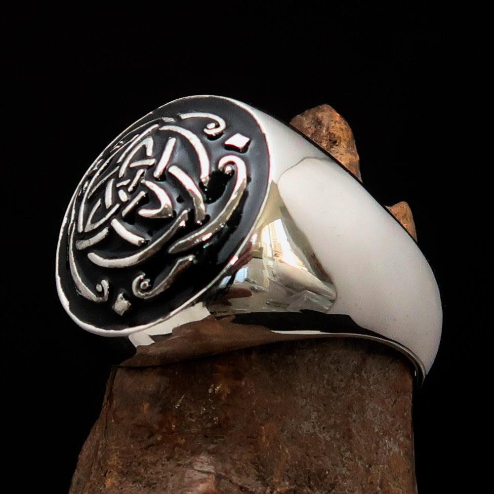 Excellent domed Men's Ring black Celtic Triquetra Knot - Sterling Silver - BikeRing4u