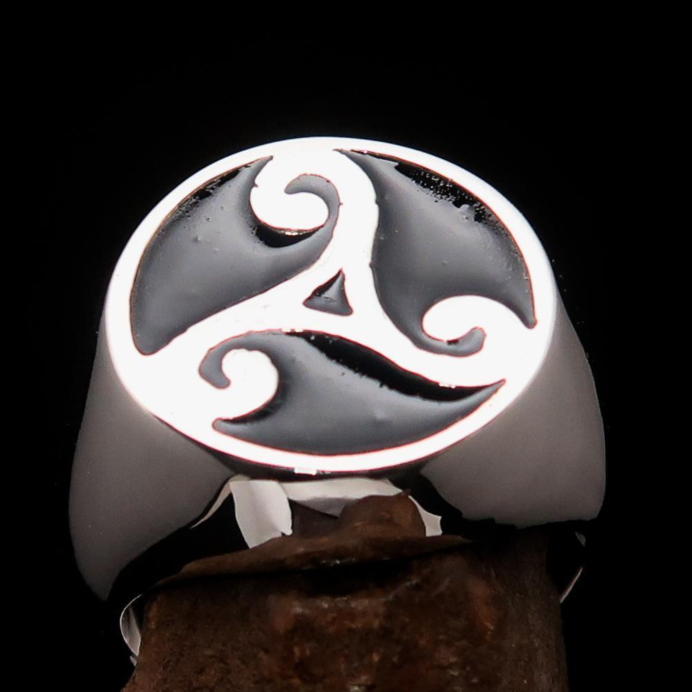 Perfectly crafted Men's Celtic Triade Ring Black Triskele - Sterling Silver - BikeRing4u