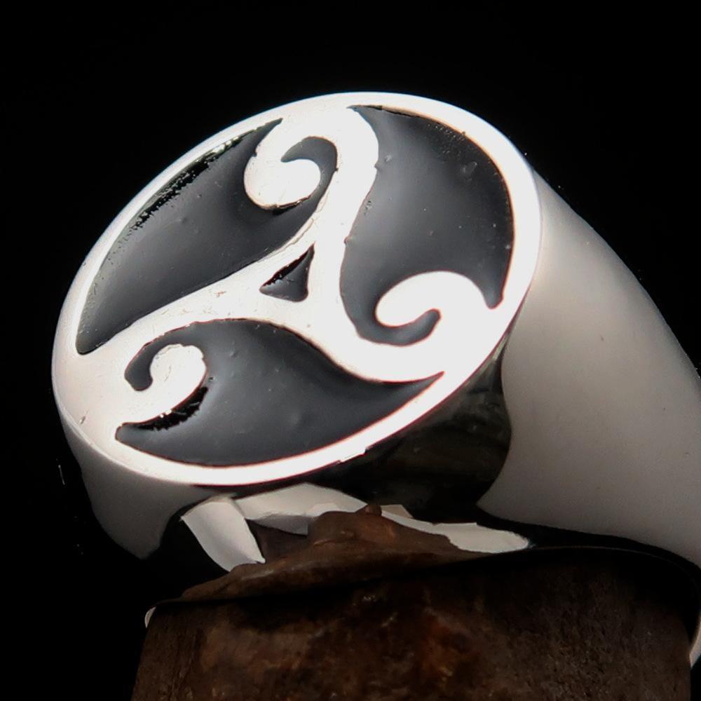 Perfectly crafted Men's Celtic Triade Ring Black Triskele - Sterling Silver - BikeRing4u