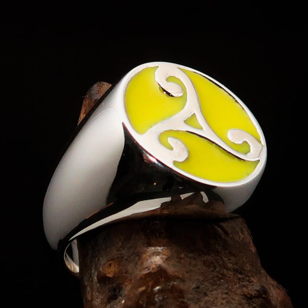 Perfectly crafted Men's Celtic Triade Ring yellow Triskele - Sterling Silver - BikeRing4u