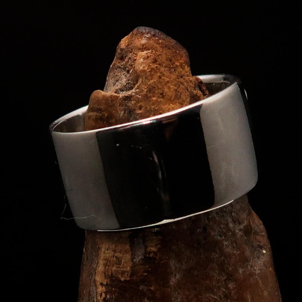 Excellent crafted Outlaw green 1% Jolly Roger Skull Band Ring - Sterling Silver - BikeRing4u
