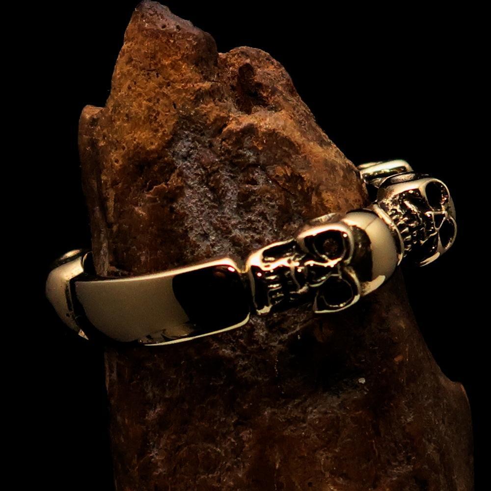 Excellent Mens Brass Biker Band Costume Ring 6 Skulls around the Finger - BikeRing4u