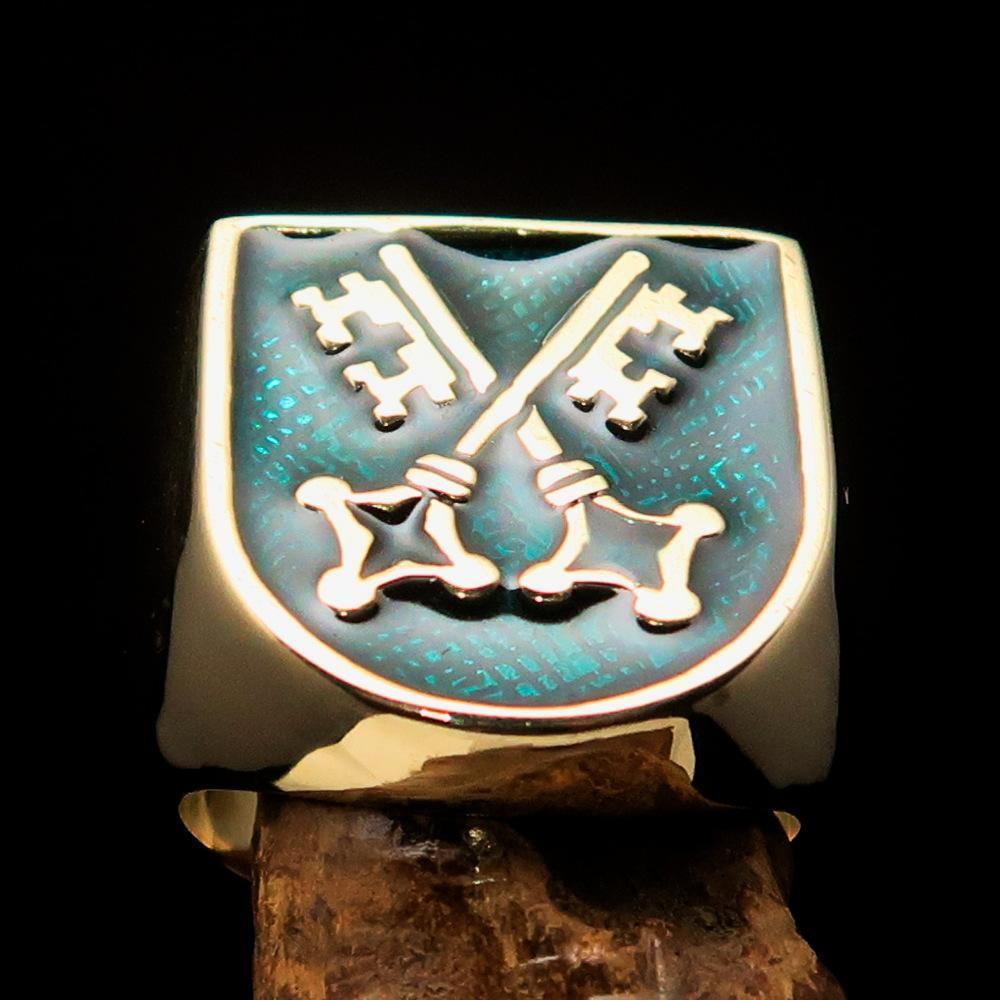 Perfectly crafted Men's Shield Ring Crossed Skeleton Keys Green - Solid Brass - BikeRing4u