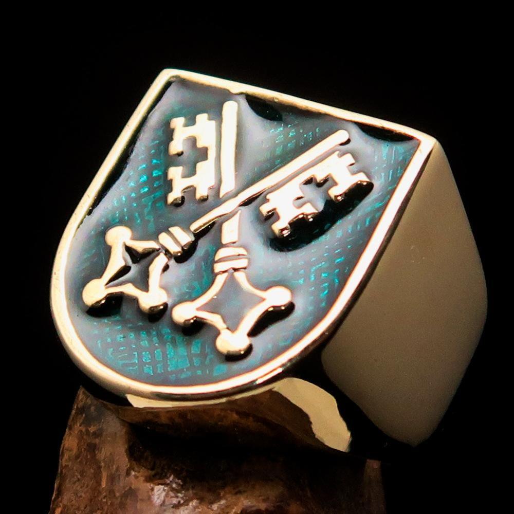 Perfectly crafted Men's Shield Ring Crossed Skeleton Keys Green - Solid Brass - BikeRing4u