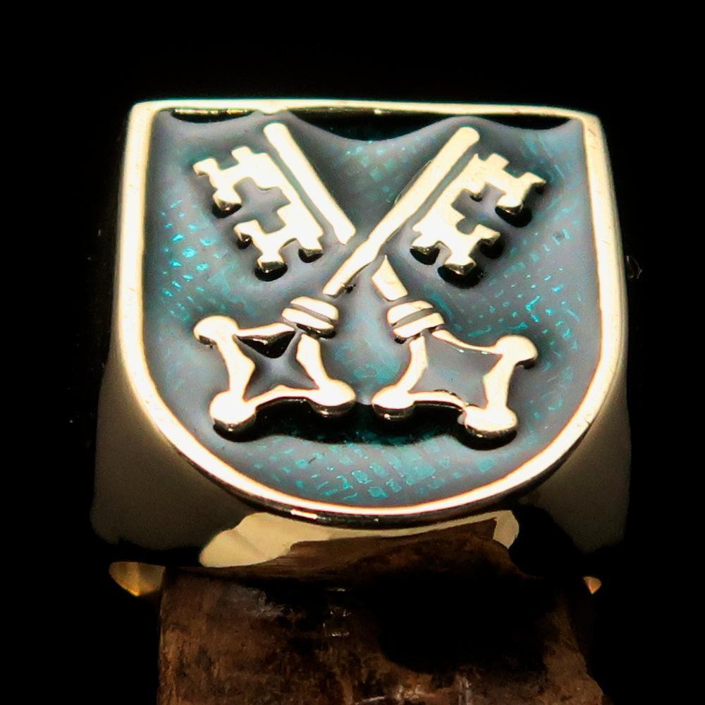 Perfectly crafted Men's Shield Ring Crossed Skeleton Keys Green - Solid Brass - BikeRing4u