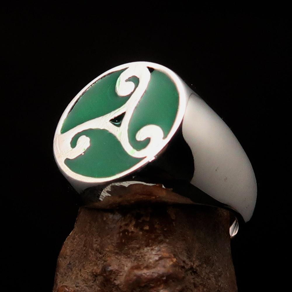 Perfectly crafted Men's Celtic Triade Ring green Triskele - Sterling Silver - BikeRing4u
