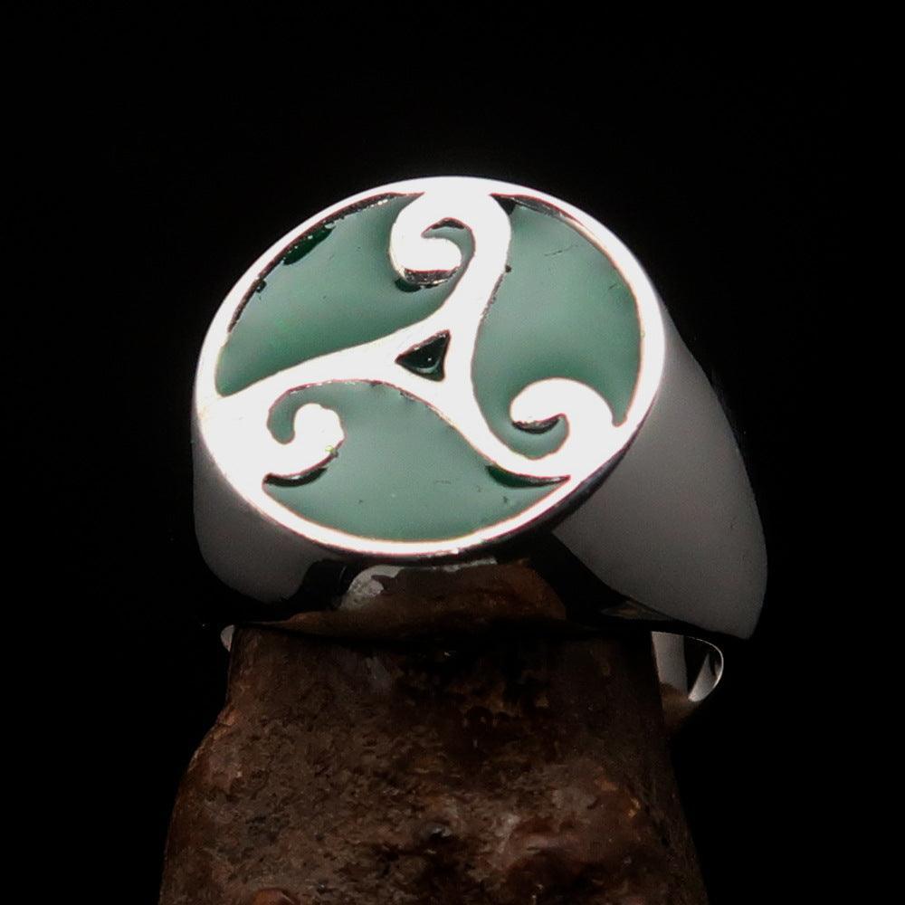 Perfectly crafted Men's Celtic Triade Ring green Triskele - Sterling Silver - BikeRing4u